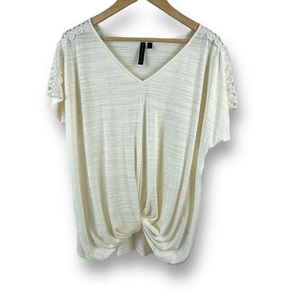 Allie & Rob Women's Size M Twisted Front Short Sleeve Top Ivory With Lace Sleeve
